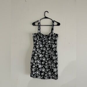 BLACK & WHITE MINI DRESS